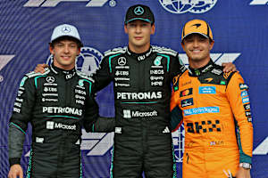 Pole für Russell (Mitte), vor Antonelli (links) und Norris (rechts)