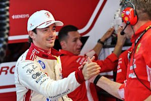 Charles Leclerc in seiner Garage