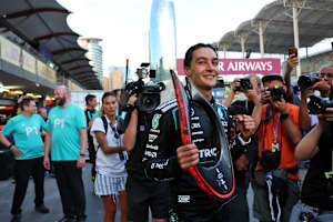 George Russell holte in Baku seinen dritten Saisonsieg