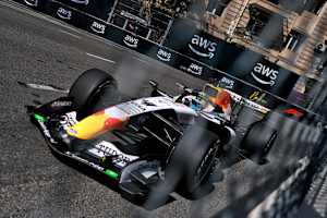 Arvid Lindblad im Rennwagen der Racing Bulls