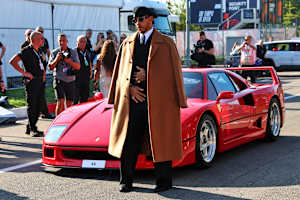 So tauchte Lewis Hamilton am 3. September im Fahrerlager von Monza auf