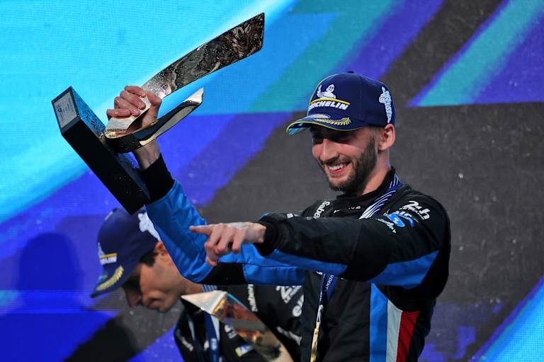 Ferdinand Habsburg auf dem WEC-Podium in Fuji