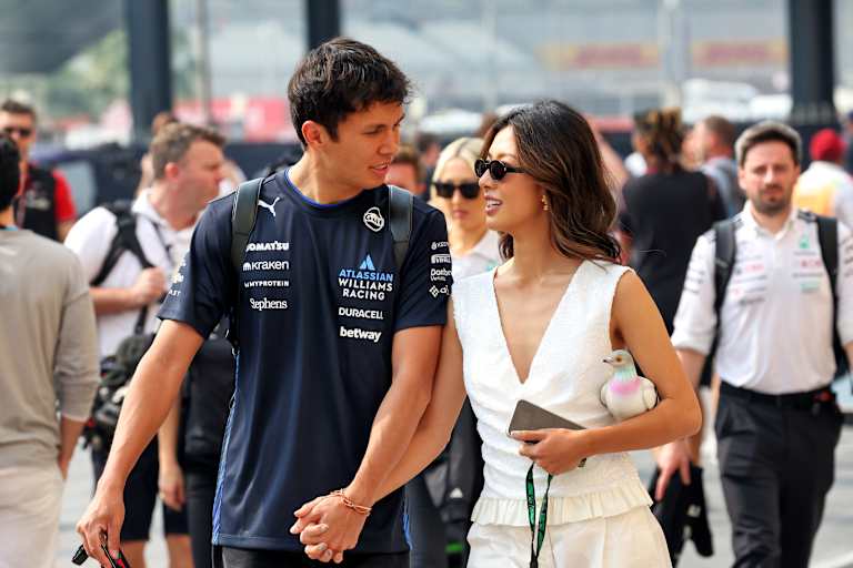 Alex Albon und Lily Muni He haben sich verlobt