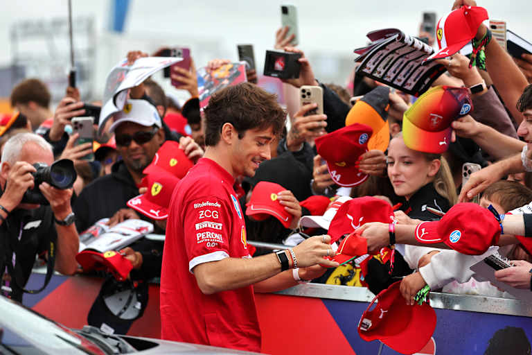 Publikumsliebling: Wo Charles Leclerc auftaucht, wird gejubelt