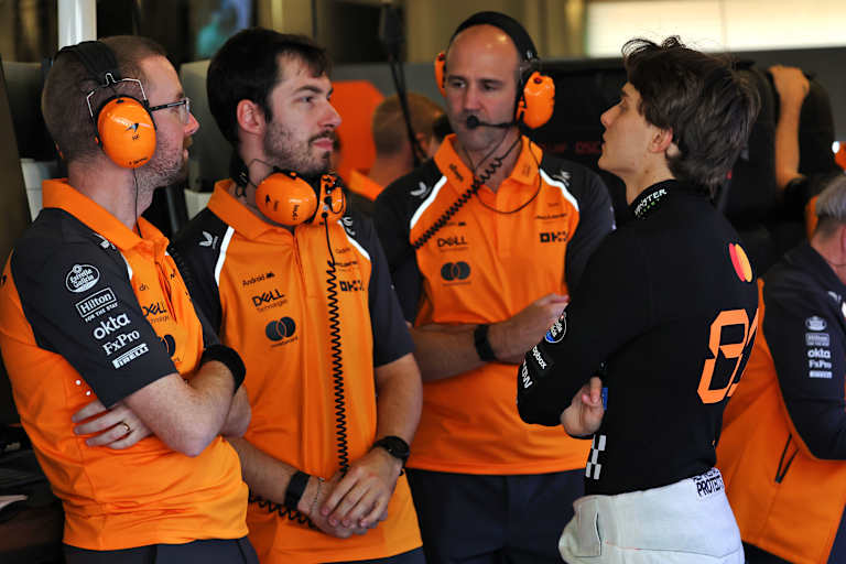 Der ehemalige McLaren-Ingenieur Cedric Grosjean (Zweiter von links)