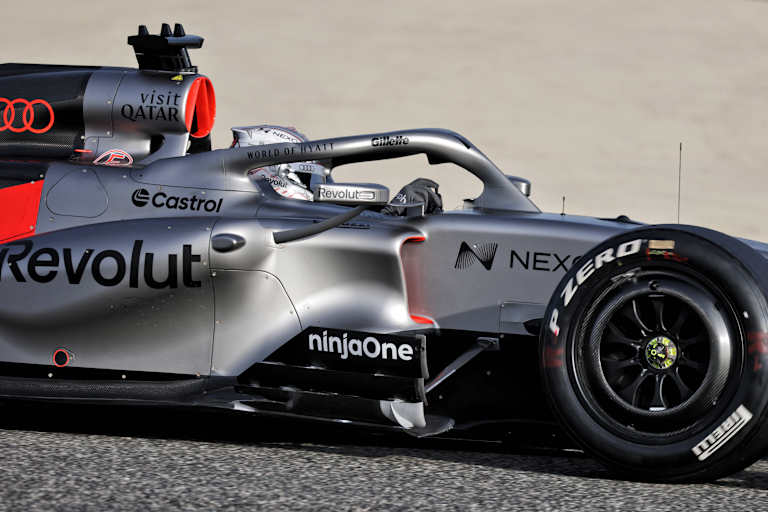 Audi tauchte in Bahrain mit komplett neuen Seitenkästen auf