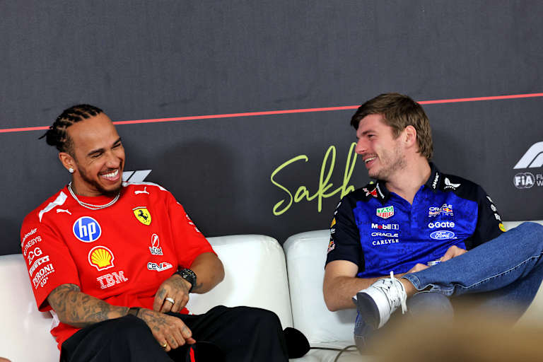 Hamilton und Verstappen bei der Pressekonferenz, heute beide auf der Bahn