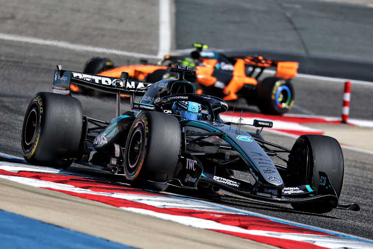 George Russell (Mercedes) vor Lando Norris (McLaren)