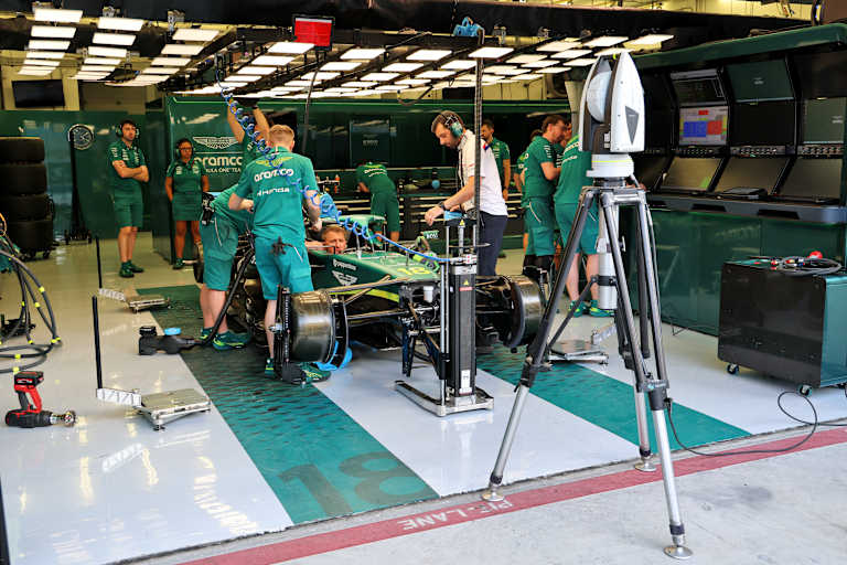 Wenig Ausfahrt, viel Garage: Aston Martin enttäuschte bei den Tests