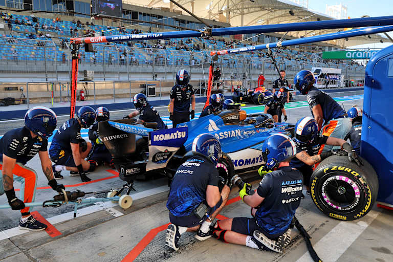 Arbeiten bei Williams am Auto