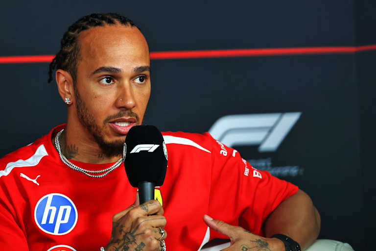 Ferrari-Star Lewis Hamilton wundert sich über den Mercedes-Vorsprung 