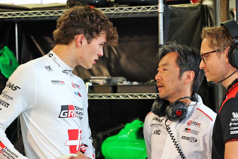 Oliver Bearman und sein Teamchef Ayao Komatsu