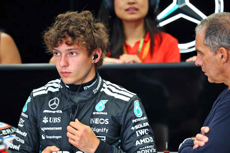 Kimi Antonelli, rechts im Bild sein Vater Marco