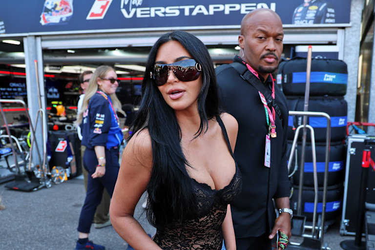 Reality-TV-Star Kim Kardashian feuerte Lewis Hamilton in Monaco an