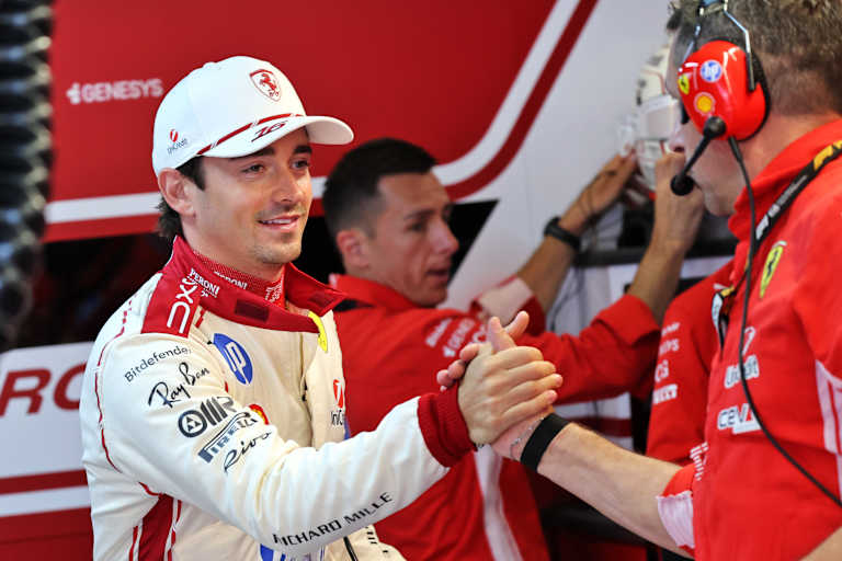 Charles Leclerc in seiner Garage