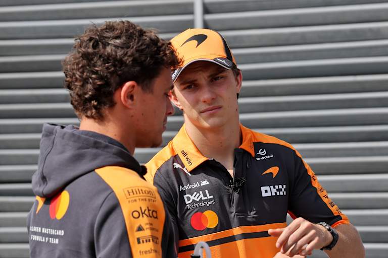 McLaren-Pilot Oscar Piastri, hier mit seinem Teamkollegen Lando Norris