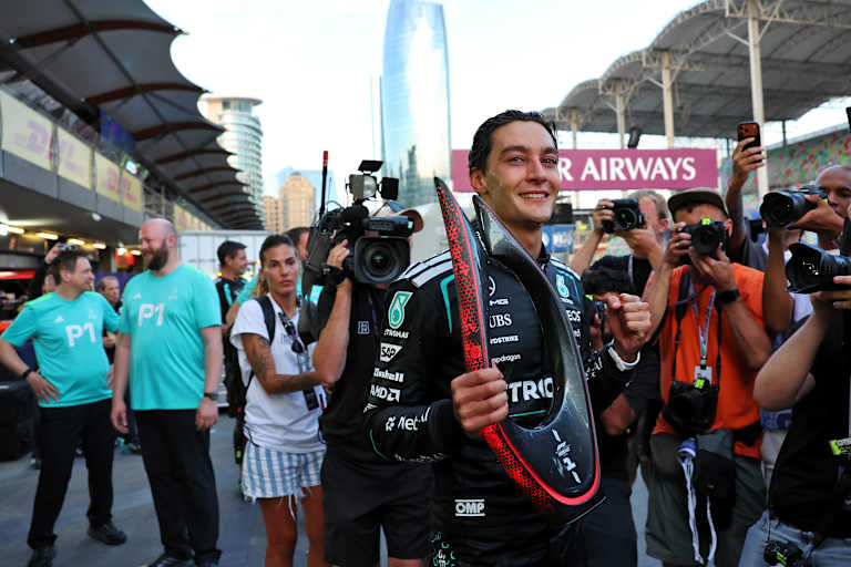 George Russell holte in Baku seinen dritten Saisonsieg