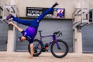 Toprak mit seinem neuen Rennrad
