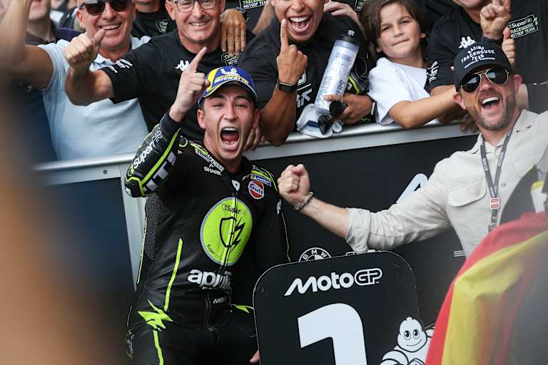Raul Fernnandez jubelte in Silverstone mit Justin Marks