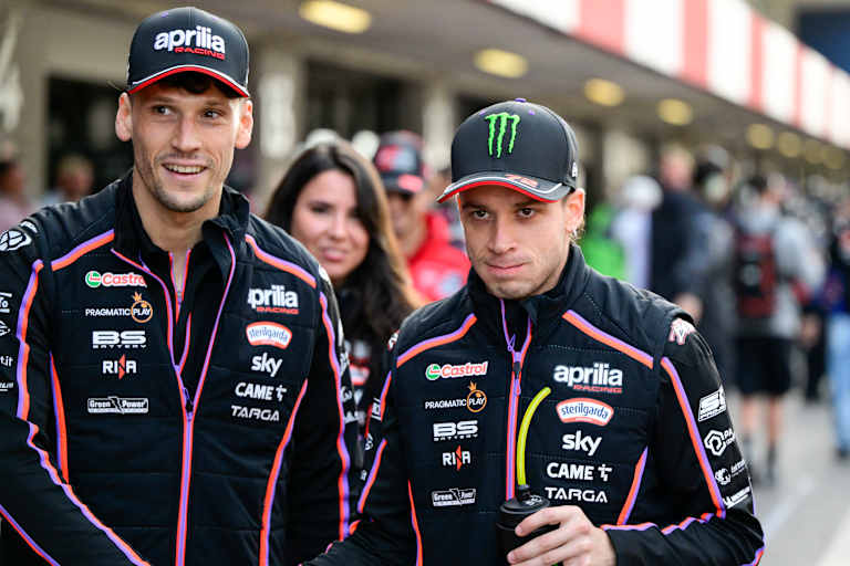 Lorenzo Savadori mit Marco Bezzecchi