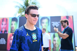 Fabio Quartararo mit einem Brasilien-Trikot