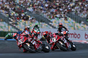 Nur zu Rennbeginn ging es zwischen Bulega und Lecuona eng zu