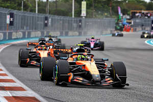 Lando Norris vor Oscar Piastri