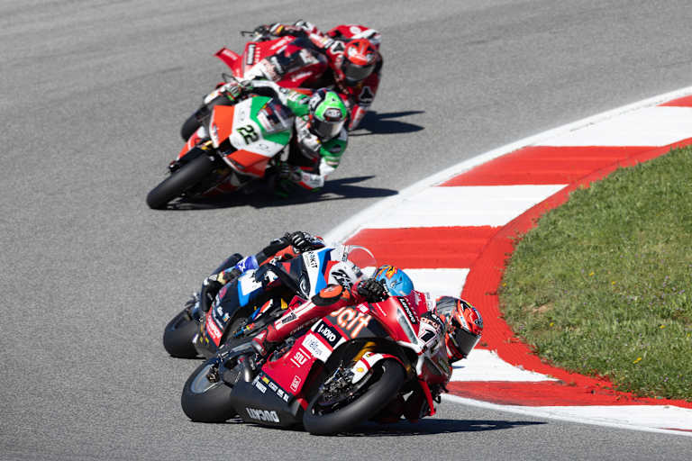 Ein Sinnbild: Nicolo Bulega vor Miguel Oliveira und Alex Lowes