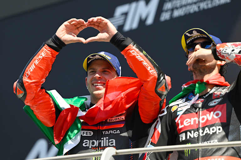 Aprilias Italo-Dreamteam: Marco Bezzecchi (li.) und Pecco Bagnaia