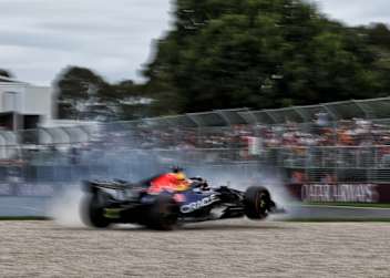 Max Verstappen in Schwierigkeiten