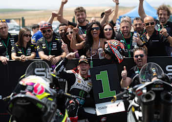 Das Althea-Team feiert den ersten Supersport-Sieg 2026
