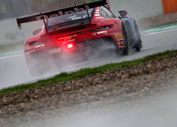 Porsche-Bestzeit im Regen von Barcelona