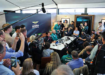 Adrian Newey und Koji Watanabe stellten sich den Fragen der Journalisten