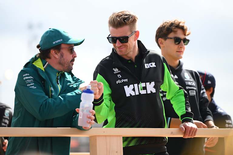 Frech: Nico Hülkenberg schenkte Fernando Alonso einen Gehstock