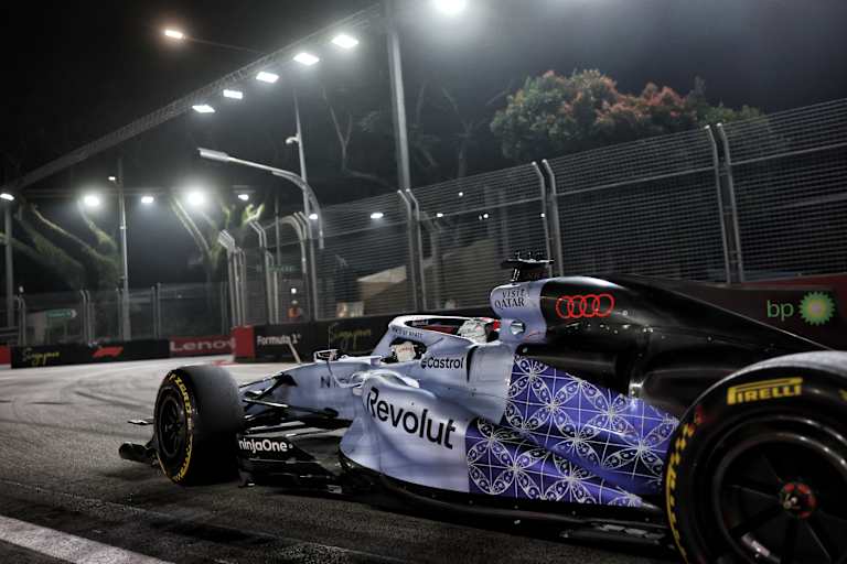 Audi fuhr in Singapur mit Sonderlackierung passend zum Nachtrennen