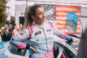 Playmate Happinessa sagt den Start am Nürburgring ab