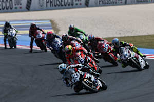 Marcel Schrötter (vorne) kam in der Supersport-WM nicht mehr unter