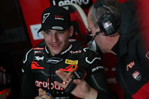 Konnte sein Glück kaum fassen: Iker Lecuona (li.) kam bei Ducati unter