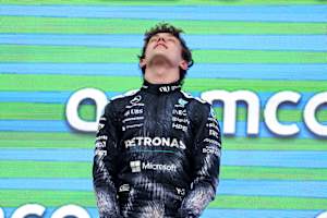 Kimi Antonelli auf dem Siegerpodest in Suzuka