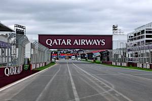 Werbung von Qatar Airways beim Albert Park Circuit von Melbourne