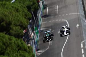 Fernando Alonso (l.) und Sergio Perez in Monaco