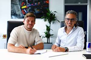 Max Verstappen und Red Bull Racing-Teamchef Laurent Mekies