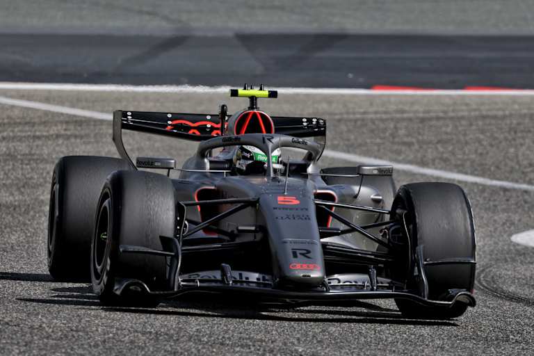 Gabriel Bortoleto in Bahrain mit neuen Seitenkästen am Audi