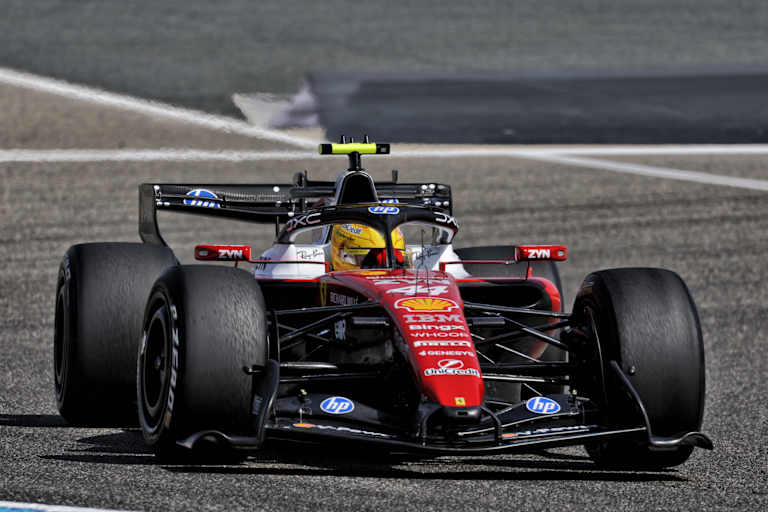 Lewis Hamilton mit seinem Ferrari