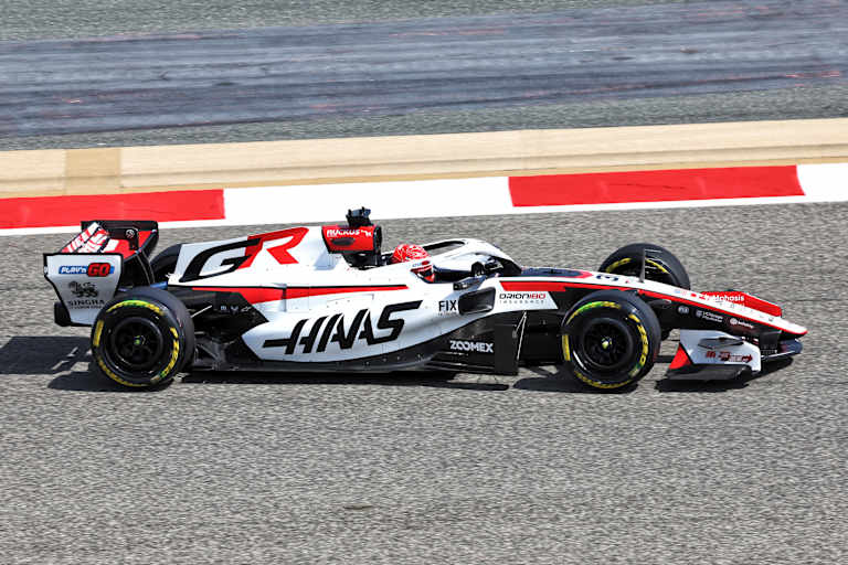 Esteban Ocon im Rennwagen von Haas