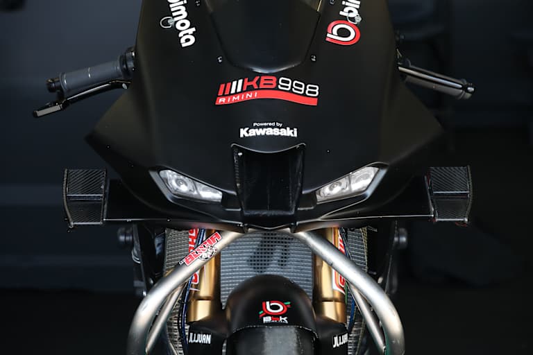 Das Superbike Bimota KB998 hat in Serie verstellbare Frontflügel