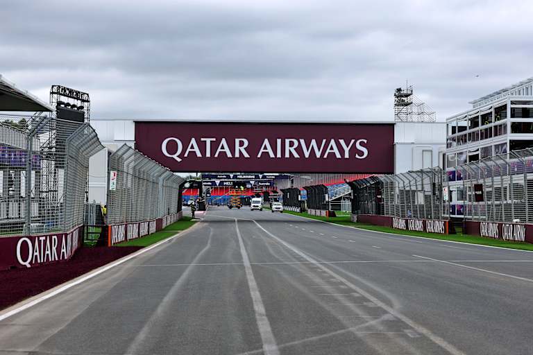Werbung von Qatar Airways beim Albert Park Circuit von Melbourne