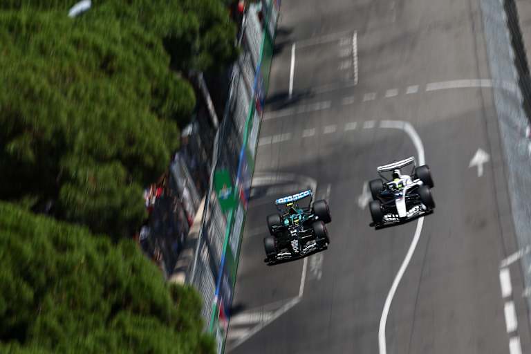 Fernando Alonso (l.) und Sergio Perez in Monaco