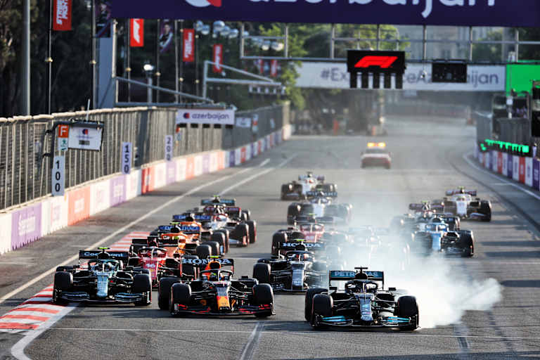In der ersten Kurve des Baku City Circuit wird's oft heiss