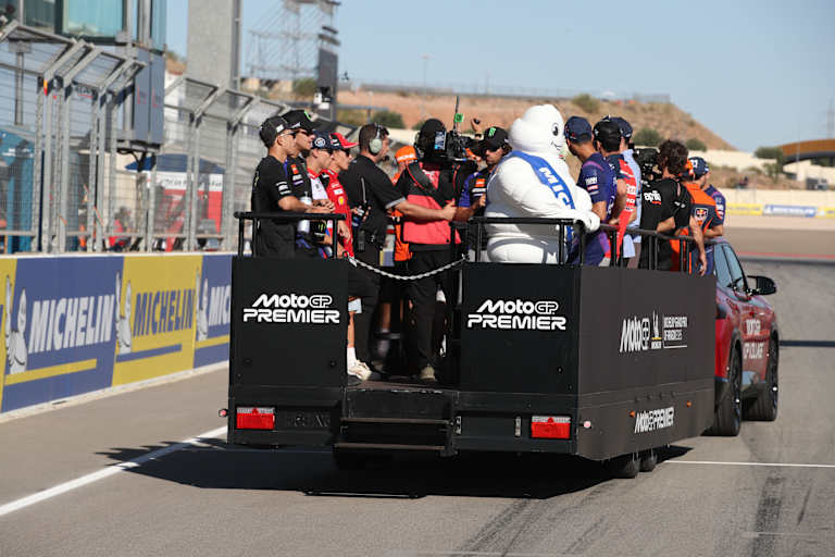 Am Sonntagvormittag müssen die MotoGP-Fahrer zur Parade